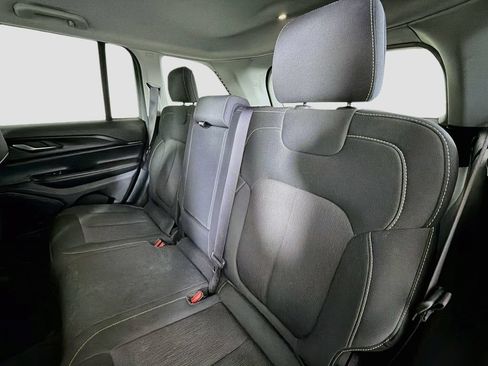 Used 2023 Jeep Grand Cherokee Laredo AWD/4WD image 23