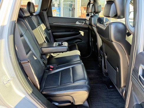 Used 2019 Jeep Grand Cherokee Limited AWD/4WD image 43