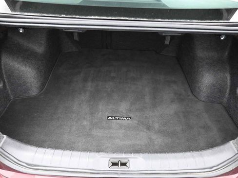 Used 2024 Nissan Altima 2.5 SV image 18