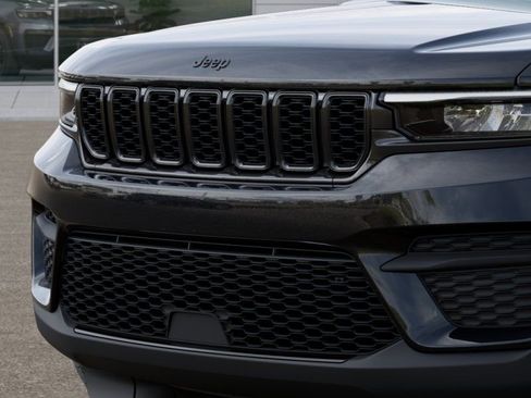 New 2025 Jeep Grand Cherokee Altitude image 11