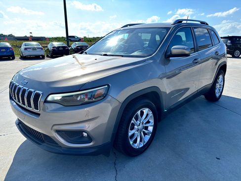 Used 2019 Jeep Cherokee Latitude w/ Popular Appearance Group image 8