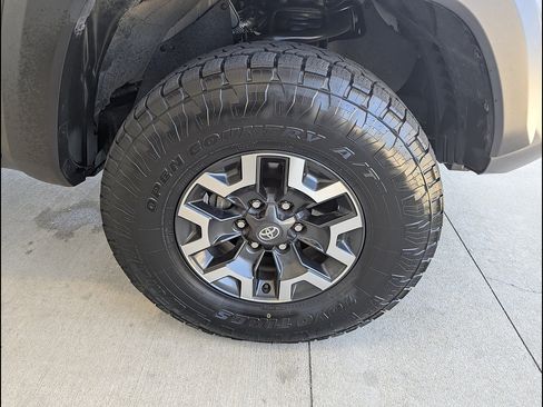 Used 2024 Nissan Frontier S w/ Technology Package AWD/4WD image 16