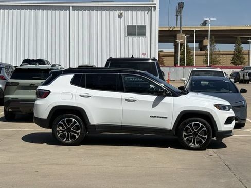 Used 2024 Jeep Compass Limited AWD/4WD image 3