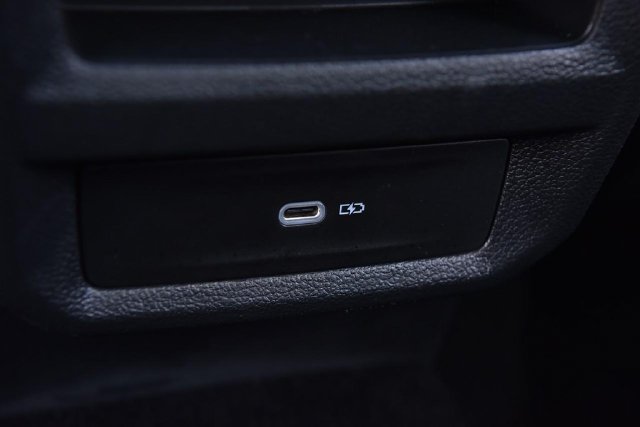 Used 2025 Volkswagen Taos SE w/ Panoramic Sunroof Package FWD image 23