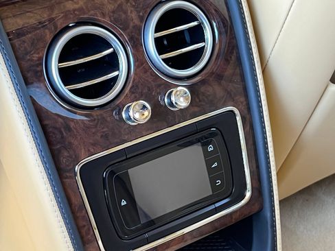Used 2014 Bentley Flying Spur W12 AWD/4WD image 18