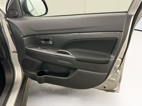 Used 2025 Mitsubishi Outlander Sport ES AWD/4WD image 32