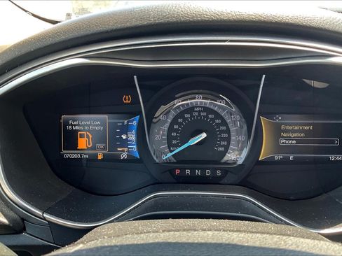 Used 2018 Ford Fusion SE w/ Fusion SE Technology Package FWD image 20