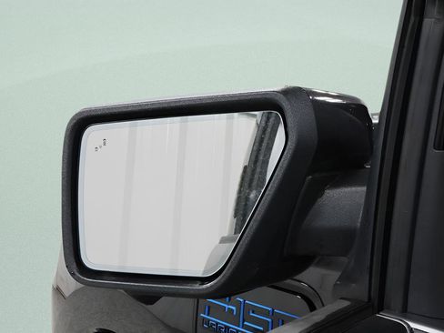 Used 2025 Ford F150 Lightning Lariat AWD/4WD image 27