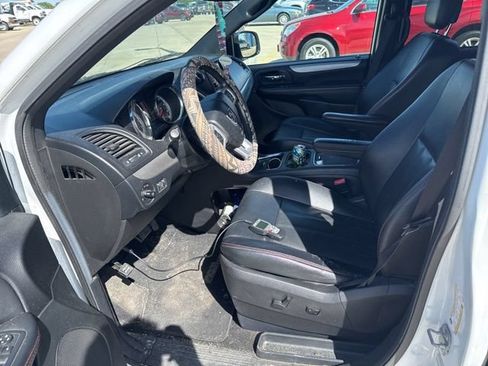 Used 2016 Dodge Grand Caravan R/T FWD image 14
