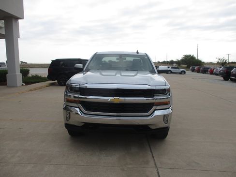 Used 2018 Chevrolet Silverado 1500 LT w/ All Star Edition image 2