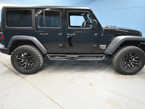 Used 2019 Jeep Wrangler Unlimited Sport S image 33