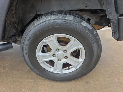 Used 2011 Jeep Wrangler Unlimited Sport image 28