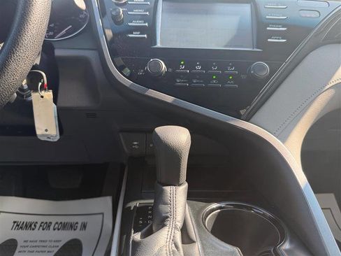 Used 2019 Toyota Camry LE image 11