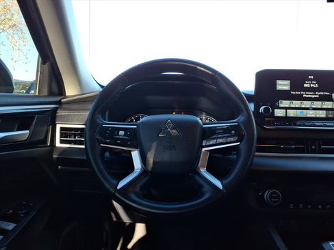 Used 2022 Mitsubishi Outlander SE image 19