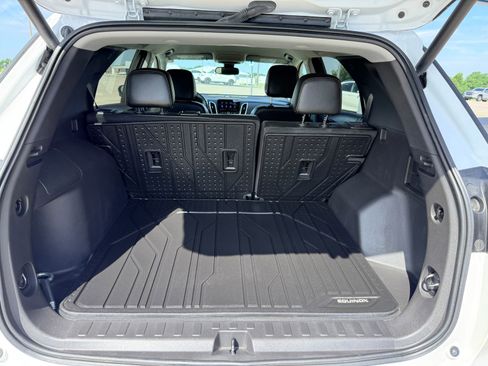 Used 2023 Chevrolet Equinox Premier FWD image 9