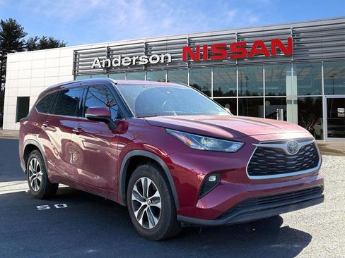 Used 2022 Toyota Highlander XLE image 1