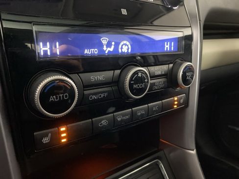 Used 2022 Subaru Ascent Limited w/ Technology Package image 28