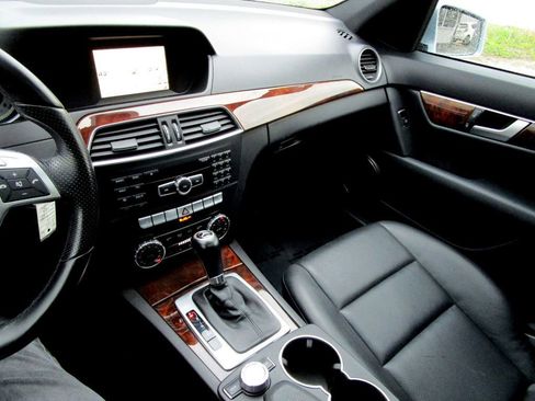 Used 2013 Mercedes-Benz C 250 Sedan image 19