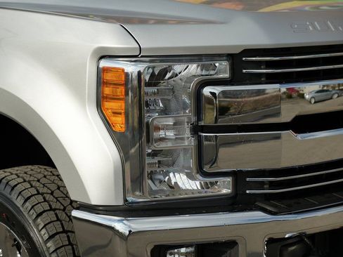 Used 2017 Ford F250 Lariat w/ Chrome Package image 12