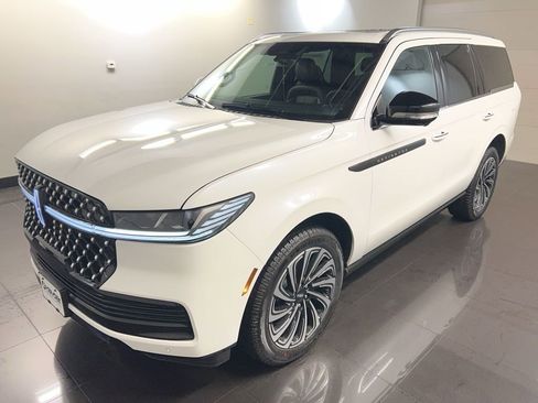 New 2026 Lincoln Navigator Black Label AWD/4WD image 3
