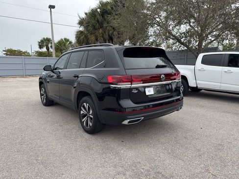 Certified 2024 Volkswagen Atlas SE image 4