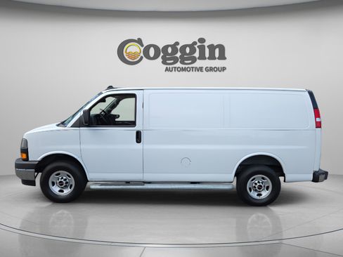 Used 2024 GMC Savana 2500 w/ Driver Convenience Package RWD image 2