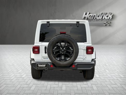 Used 2025 Jeep Wrangler Unlimited Sahara AWD/4WD image 9