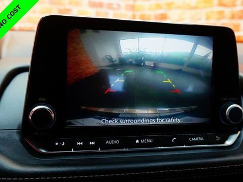 Used 2022 Nissan Rogue SV image 16