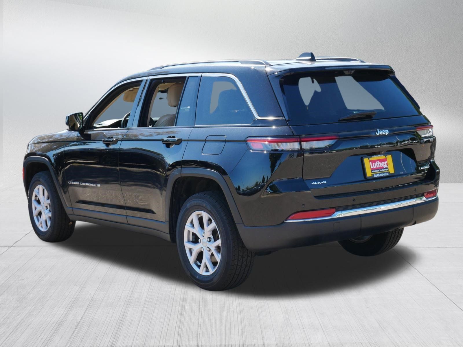 Used 2022 Jeep Grand Cherokee Limited w/ Luxury Tech Group II AWD/4WD image 5