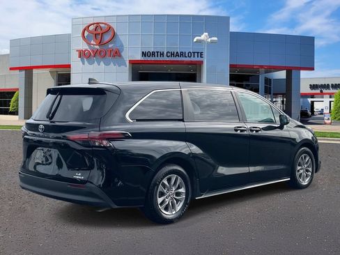 Used 2022 Toyota Sienna LE FWD image 6