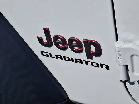 Used 2020 Jeep Gladiator Rubicon w/ LED Lighting Group AWD/4WD image 28