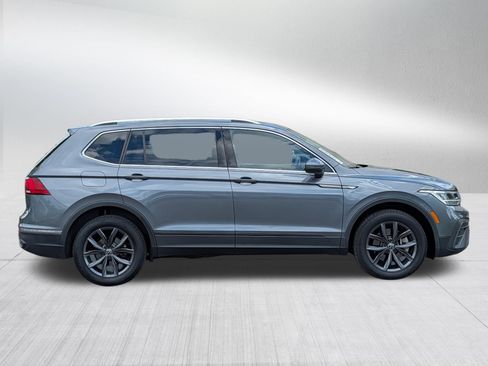 Certified 2023 Volkswagen Tiguan SE w/ Panoramic Sunroof Package AWD/4WD image 8