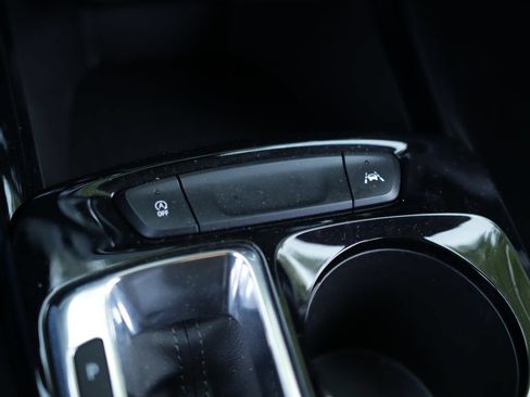Used 2025 Chevrolet Trax LT w/ LT Convenience Package FWD image 16