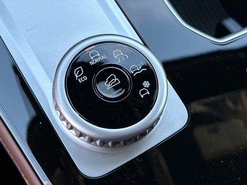 New 2025 Mitsubishi Outlander SEL image 15