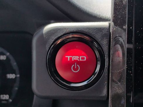 Used 2025 Toyota Tacoma TRD Sport AWD/4WD image 22