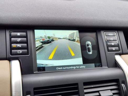 Used 2019 Land Rover Discovery Sport HSE image 24