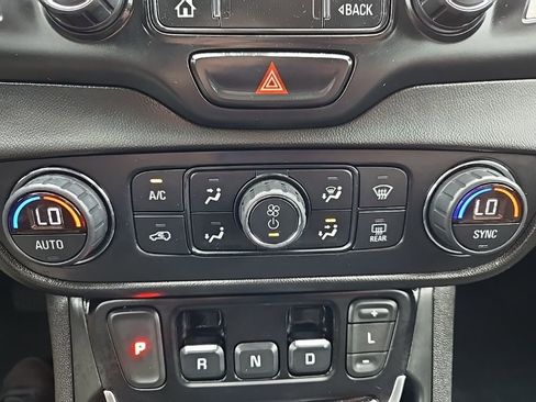 Used 2021 GMC Terrain SLT w/ LPO, Floor Liner Package AWD/4WD image 31