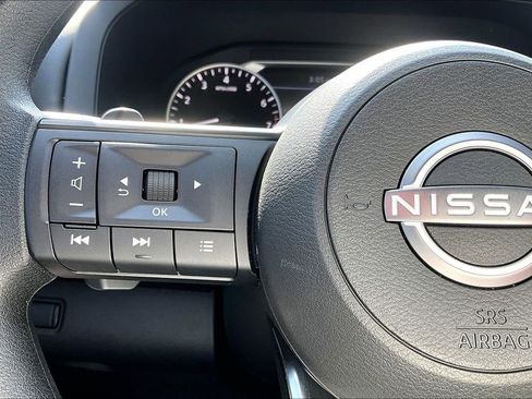 Used 2025 Nissan Pathfinder S FWD image 26