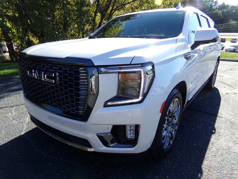 Used 2024 GMC Yukon XL Denali Ultimate AWD/4WD image 2