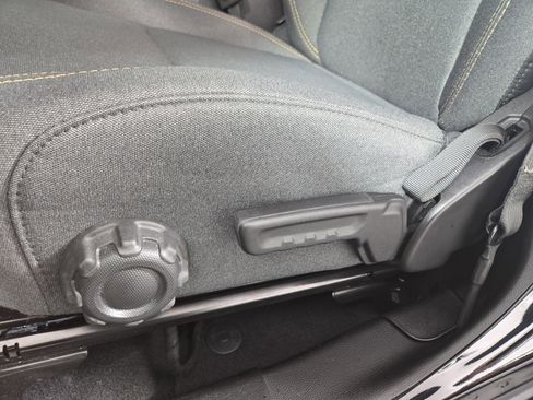 Used 2025 Jeep Wrangler Sahara w/ Safety Group image 32