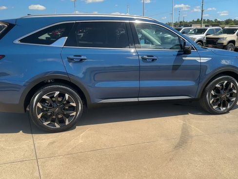 Used 2025 Kia Sorento EX w/ Panoramic Sunroof Package FWD image 8