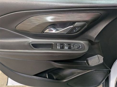 Used 2023 GMC Terrain SLE image 13