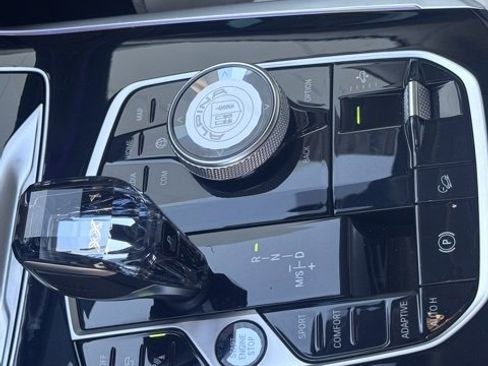 Used 2022 BMW ALPINA XB7 image 28