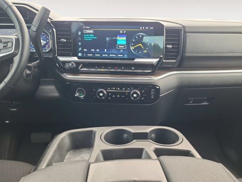 Used 2024 Chevrolet Silverado 1500 LT AWD/4WD image 11