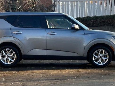 Used 2024 Kia Soul LX w/ Option Group 015 FWD image 6