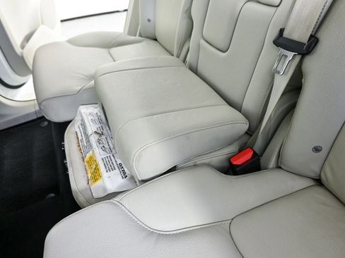 Certified 2023 Volvo XC90 B5 Plus image 22