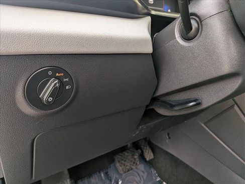 Used 2022 Volkswagen Taos SE image 15