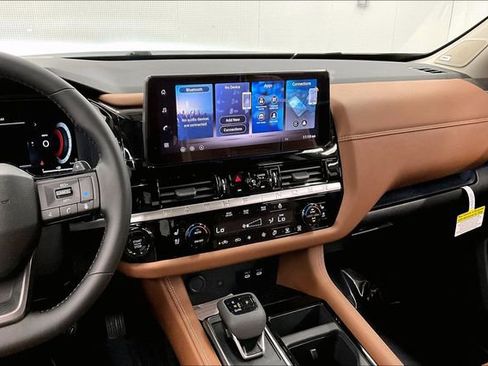 New 2026 Nissan Pathfinder Platinum image 8