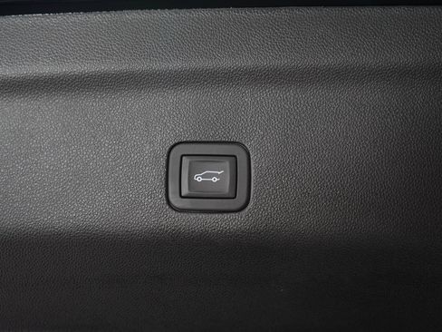 Used 2025 GMC Yukon Denali w/ Sun & Power Step Package AWD/4WD image 11