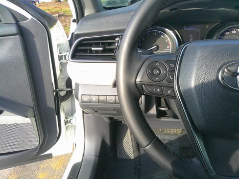 Used 2019 Toyota Camry SE image 20